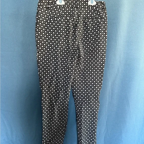 George Monochrome Patterned Apparel - Picture 2 of 4